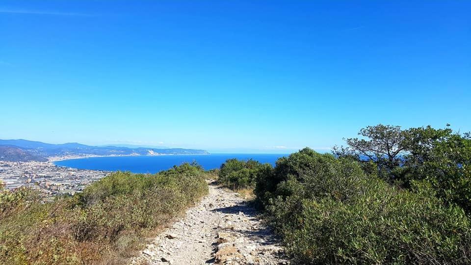 Salvia E Rosmarino - Affittacamere In Liguria 빌라노바 달벤가 외부 사진